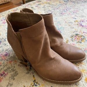 Sam Edelman Tan Ankle Boots  size 8